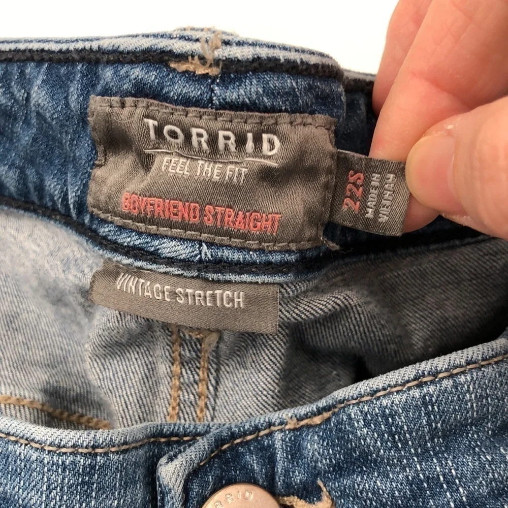 Torrid Feel the Fit Boyfriend Straight Vintage Stretch Distressed Jeans Size 22S